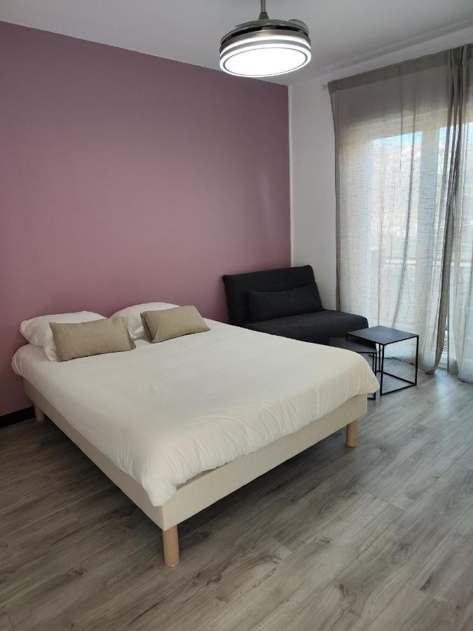 Le Sporting Hotel Beaumont-sur-Leze Exterior foto