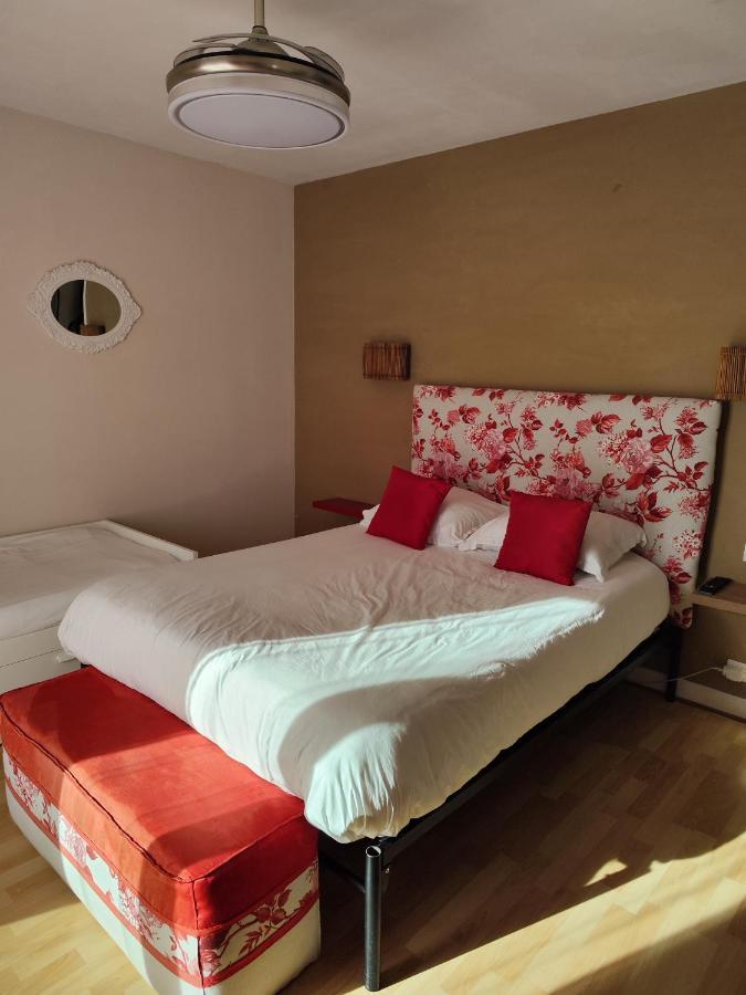 Le Sporting Hotel Beaumont-sur-Leze Cameră foto